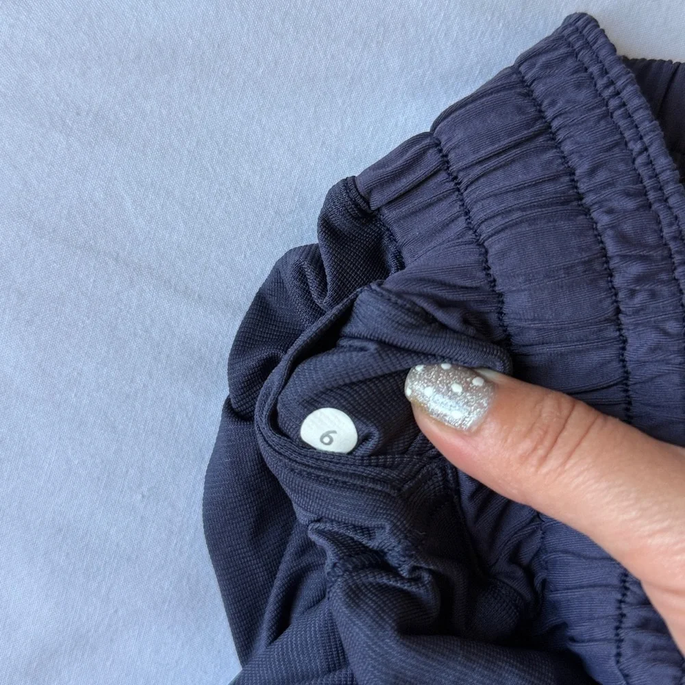 Lululemon Hotty Hot Short✨✨ Pretty Palm Cadet Greyvy / Cadet Blue✨✨
